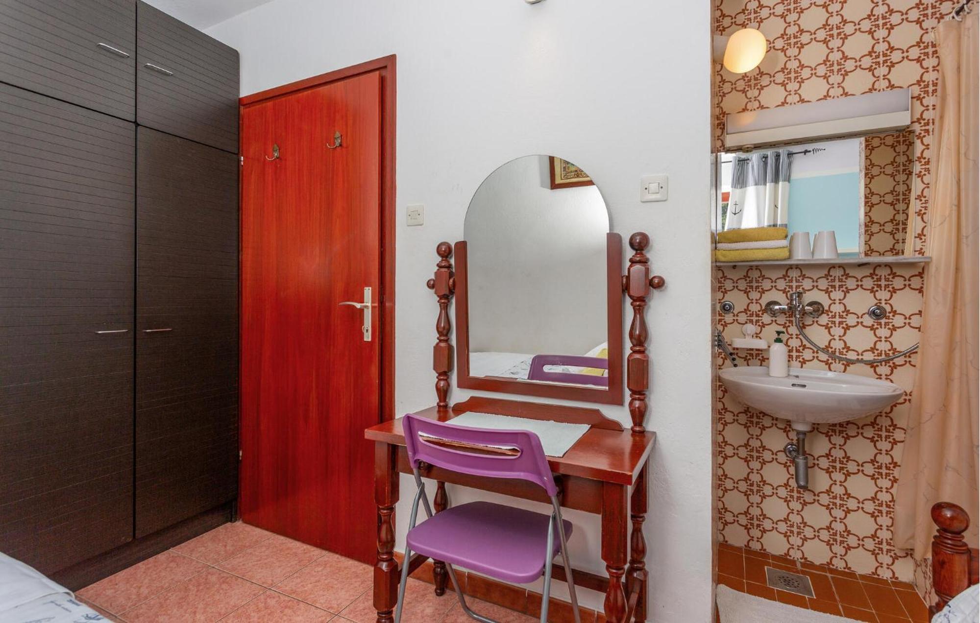 3 Bedroom Stunning Apartment In Krk คิร์ก ภายนอก รูปภาพ